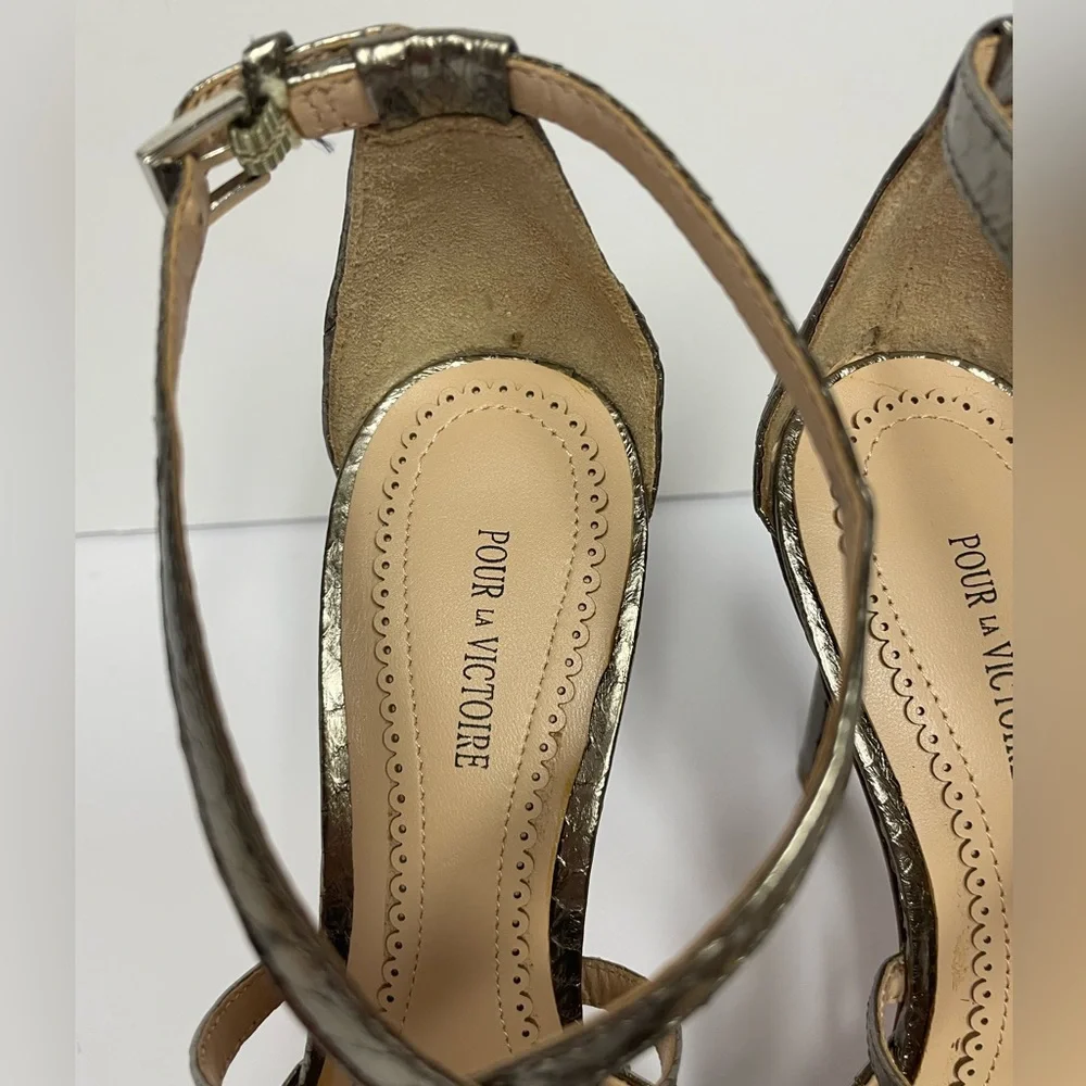 Pour la victoire Cheyenne pointed toe Strappy pumps heel pewter metallic snake 6